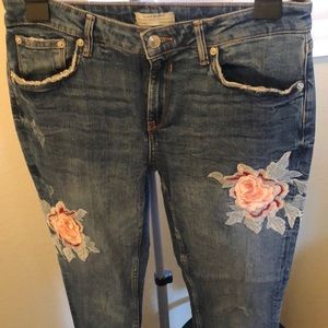 Embroidered ZARA Jeans, like new!!